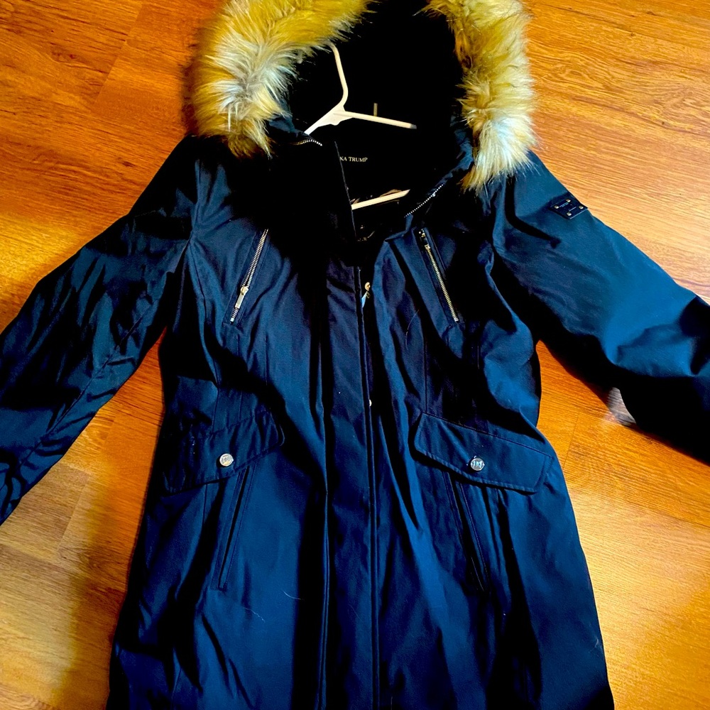 Very nice ivanka Trump coat. Worn maybe once.